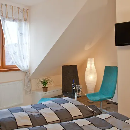 ベッド・アンド・ブレックファスト Gaestezimmer Im Familienweingut Raeder Hillesheim (Mainz-Bingen)