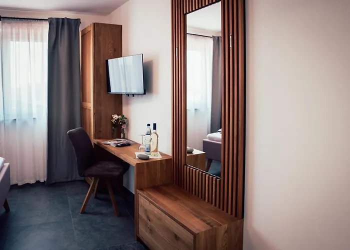 Gaestezimmer Im Familienweingut Raeder 住宿加早餐酒店